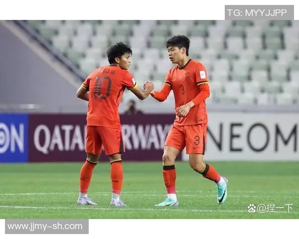 U20意大利与英格兰激战正酣青年球员展现足球新风采